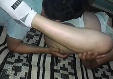 तंगा साइड में सरकाकर चूत चूस ली!