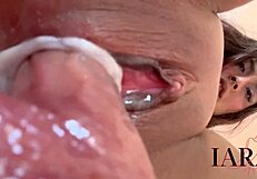 भूखी चूत दूध से भरी