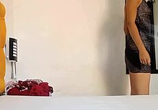 Grabo A Mi Padrastro Mientras Me Ve Probándome Ropa Y Termine Con La Polla Dentro De Mi Coñito