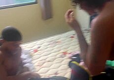 Nossa Amigo N�o Quis Emprestar Sua Namorada Gostosa E A Outra Menina Parece Mulher El�stico Olha O Que Ela Faz