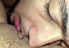 Chupando a vizinha greluda