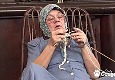 ओल्ड ग्रैनी का फेस हार्ड कॉक से स्लैप्ड इन सजेस्टीव एनकाउंटर