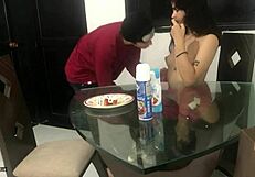 Me pongo bien cachonda cuando como una buena polla con fresa y crema parte 1