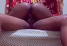 Gostosa sentando no pau do cliente