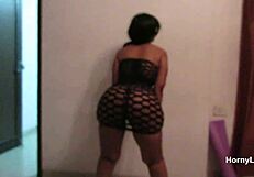 Big ass Indian MILF dances and shakes to Bollywood song