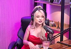 Ela Gemeu Para As Duas Gostosas