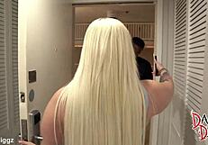 Mz Dani और Mandi May बेस्ट फ्रेंड्स की तरह बड़ा ब्लैक लंड शेयर करती हैं रफ थ्रीसम में