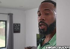 ये दो ब्लैक रूममेट्स एक दूसरे की बड़ी गंद चाटते हैं और डॉर्म में मोन्स्टर कॉक्स से चोदवाते हैं