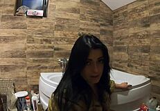 milfycalla- pee play in bathtub while wearing a fur coat and pantyhose- preview