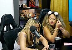 The young girl lifted and showed her ass, winked at the camera deliciously for you all - what does she deserve - Bruna Lambertini & Isa Moura