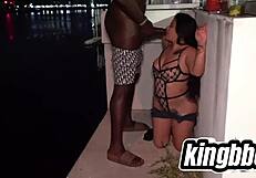 मियामी होटल शेनानिगंस - मिशेल मार्टिनेज बाहर लंड चूसती है