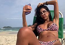 प्राइवेट चैट लाइव बीच पर पब्लिक एक्सीबिशनिज्म रेनाटिन्हा मेलो।