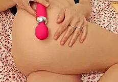 Cogiendo a Lo Bestia a Mi Suegra Mientras Mi Novia Duerme y La Lleno de Semen