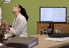 Hottie Needs New Music Instruments For A Sexy Casting Session