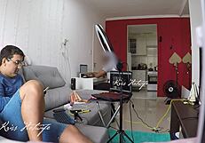 corno do meu marido recebeu o técnico do computador em casa e eu fiquei desfilando de biquíni branco transparente na frente dele