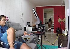 corno do meu marido recebeu o técnico do computador em casa e eu fiquei desfilando de biquíni branco transparente na frente dele