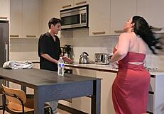 मम्मी की क्रेजी फ्रेंड मंडी मेय जवां लड़के संग हैंगआउट चाहती