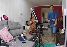 corno do meu marido recebeu o técnico do computador em casa e eu fiquei desfilando de biquíni branco transparente na frente dele