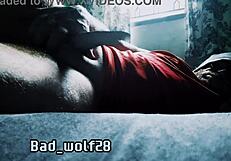 男人的阴茎是他身体上用于排尿和性交的部分 bad wolf28 抚摸他的阴茎。