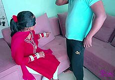 इंडियन यंग 18+ शादीशुदा औरत मैकेनिक से सोफे पर चोदी जाती है बड़े कमशॉट के साथ बड़ी गैंड पर