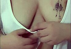 Viral Teacher Naglakad Ng Walang Bra Sa Public Road At Nilaro Ang Susu.