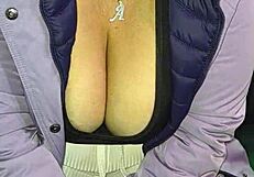 Acosando a Madura Venezolana Culona en las Calles de Lima con Hilo Rojo Parte 2.