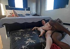 मेरी चूत और गंद चूसी लुब्रिकेट की ताकि मोटा लंड डाल सके