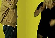 ब्लॉन्ड फैन सक्स और राइड्स आइडल्स बीबीसी!