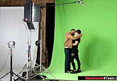 ब्लॉन्ड फैन सक्स और राइड्स आइडल्स बीबीसी!