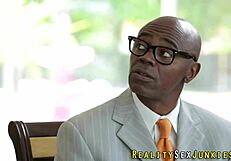 बिग ब्लैक लंड से फेशियल मिलती पॉर्नस्टार