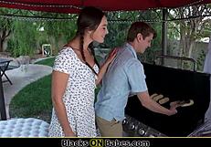 पति देखता है पत्नी को 3 काले मर्दों से जोर से चोदते हुए