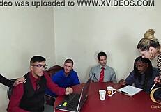 स्लटी ट्रेलर ऑफिस में एनल बंग्ड होती है