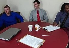 स्लटी ट्रेलर ऑफिस में एनल बंग्ड होती है