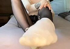 I loving the blacknails feet in nylon tights on nike airforce