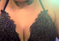 Fiquei com muito tesao na academia treinando que acabei indo pro banheiro manjar e gozar gostoso