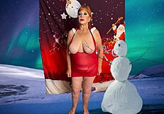 Granny Carmen Claus sucks lead elf cock