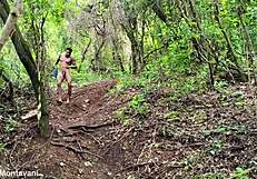 जंगल प्रदर्शनकारी प्रेमियों को इंटेंस चुदाई गिफ्ट लाती