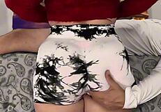 Madrastra culona latina zorra se arrodilla y me chupa la verga con ganas hasta que me vengo en su boca - amateur sucio