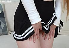 टिनी 18+ अलिस्का डार्क यूरीना पीती है और तीन ब्लैक्स को अपने 18+ होल्स में लेती है