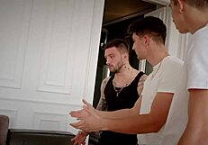 वो कहती है मुझे डोमिनेट करो और ऑर्गी में मेरी चूत में स्क्वर्ट करो