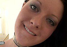 ग्लास डिल्डो टाइट गांड को गहराई से तैयार कर रहा