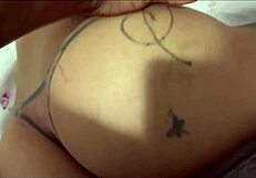 Comendo a buceta da gostosa e metendo o dedo no cu dela soquei muito messe cuzinho apertadinho dela