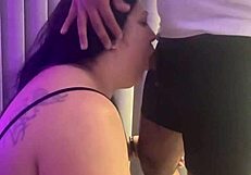 पसंदीदा मोटे लंड को गले तक चूस रही डीपथ्रोट स्टाइल में