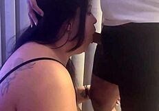 पसंदीदा मोटे लंड को गले तक चूस रही डीपथ्रोट स्टाइल में