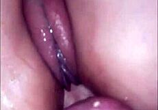 ella tiene un orgasmo y se chorrea mientras le doy de a perrito con detalles amateurs