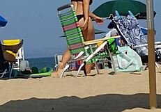 candid beach slut in bikini hidden