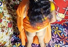 तुम्हारी देसी विलेज भाभी साड़ी ब्लाउज में