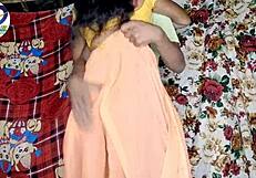 तुम्हारी देसी विलेज भाभी साड़ी ब्लाउज में