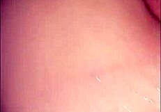 ella tiene un orgasmo y se chorrea mientras le doy de a perrito con detalles amateurs