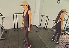 I Invite A Stranger Neighbor To My Apartment And End Up Sucking His Cock Until He Cums In My Mouth - Linzilyn